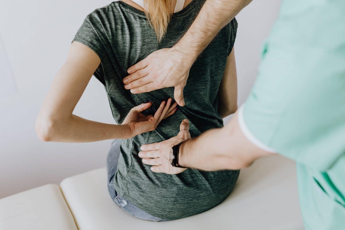 What's the difference between chiropractors and osteopaths?